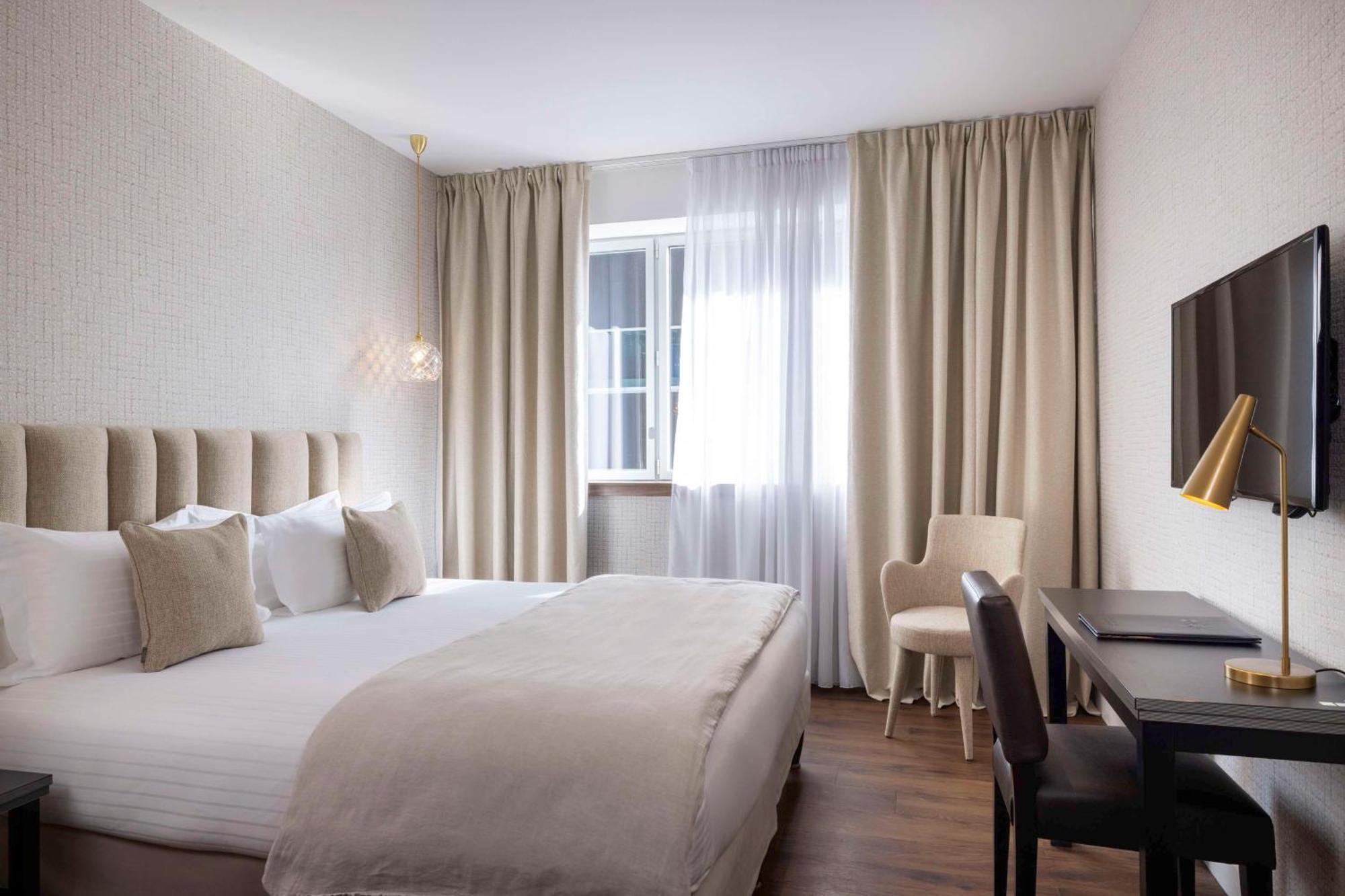 Western Isidore Hotel